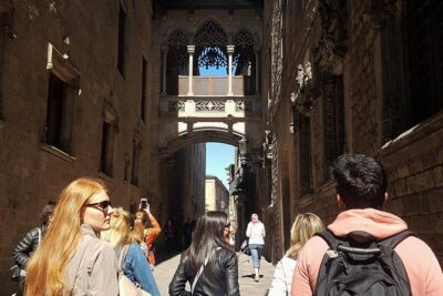 Private Tapas Walking Tour in Barcelona Old Town and Flamenco Show - Las Ramblas: the tapas stop that sets the tone