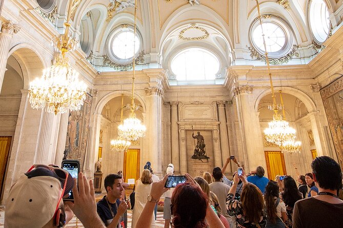 Royal Palace of Madrid Guided Tour and Flamenco Show with Tapas - Meeting at Ópera: an easy start if you use the metro
