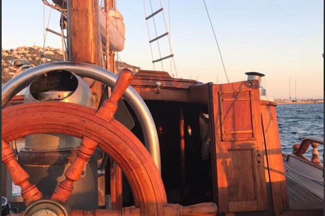 Sail tour tapas day charter boat trip private sailing pirate - Sailing Pirate-Style in Palma Bay: The Vibe in 4 Hours