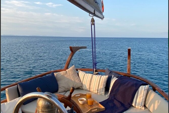 Sail tour tapas day charter boat trip private sailing pirate - Crew and Personalization: Sara and Dominick Set the Tone