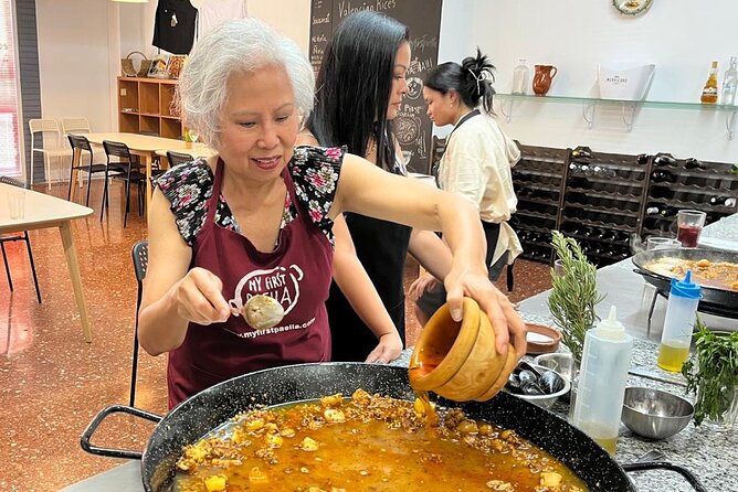 Seafood paella cooking class, tapas and visit to Ruzafa market. - Price and value in Valencia: what you’re really paying for