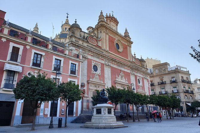 Sevilla Food Tour: Tapas, Wine, History & Traditions - Alfalfa: medieval roots, modern bar life, and careful small-plate service