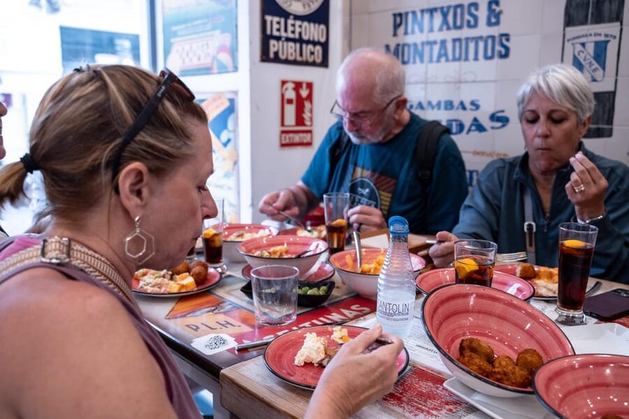 Seville Adventure: Historic Walking Tour & Traditional Tapas - Torre del Oro and the river-side mood