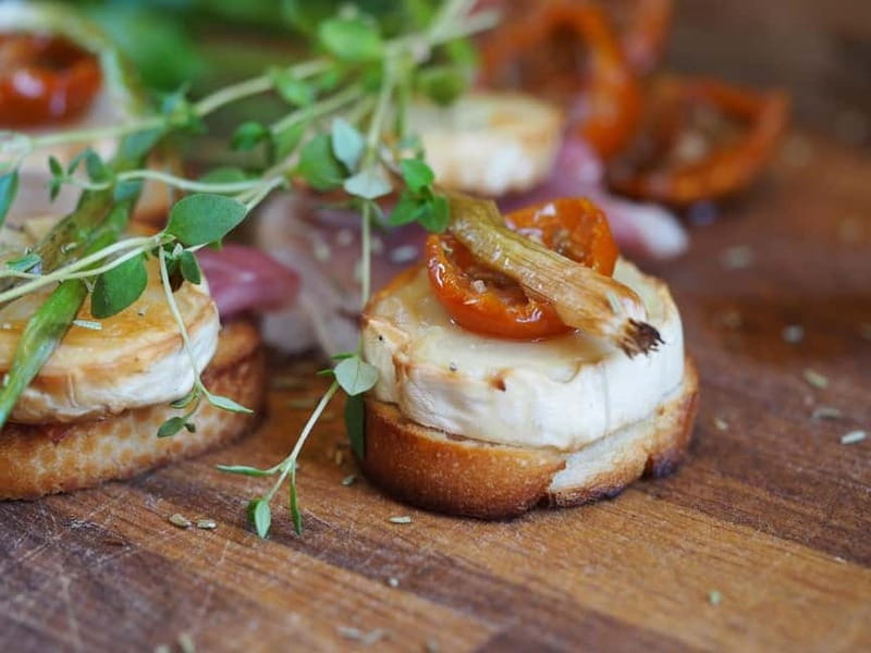 Seville: Authentic Tapas & Wine Tour with Local Expert - How the 3-hour tapas and wine rhythm works