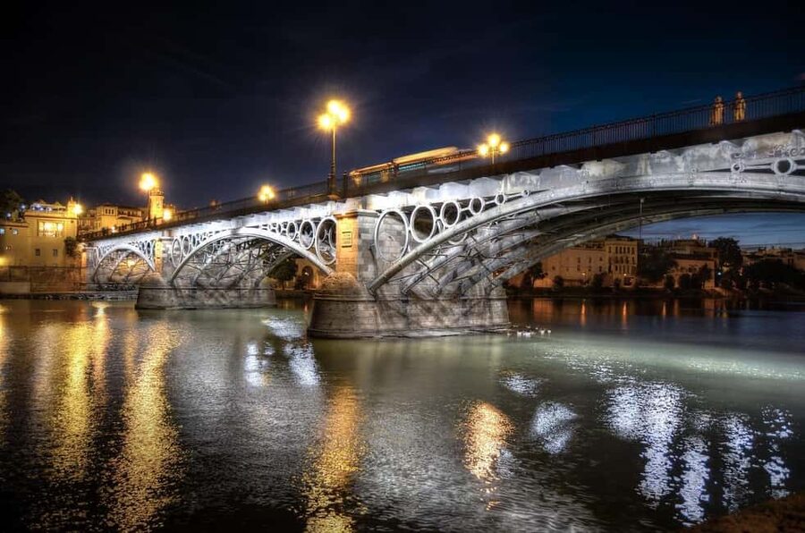 Seville Essentials: Landmarks & Tapas (2.5h + 1.5h) - Meeting at Fuente de Sevilla near Hotel Alfonso XIII