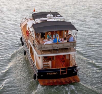 Seville: Flamenco life music Yacht Cruise, Tapas & Drinks - Getting on Board: Muelle New York and a Yacht That Actually Feels Like a Yacht