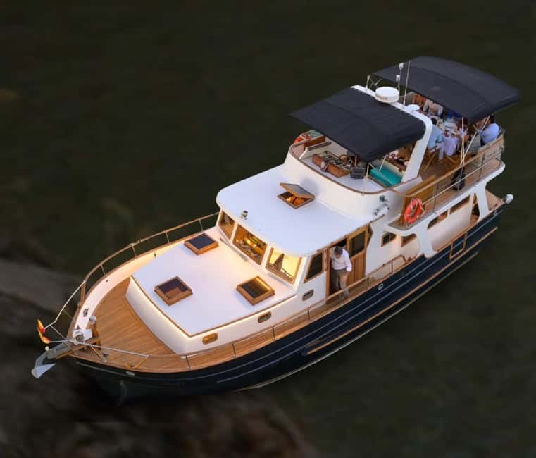 Seville: Flamenco life music Yacht Cruise, Tapas & Drinks - Tapas, Cava, and Drinks: The Part You’ll Be Glad Is Included
