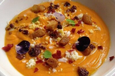 Seville Food Tour: Tapas, Drinks and Delights with a Local - Stop 1 in Casco Antiguo: First Tastings and a Real Local Pace