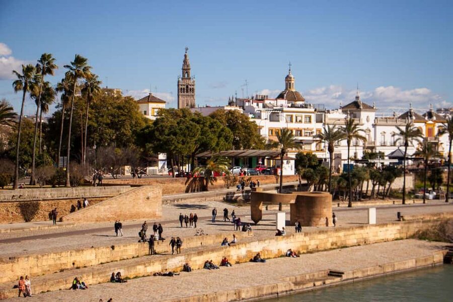 Seville: Food Tour with 10 Tastings of Tapas, Ham, Churros - The guide factor: why small groups matter in food tours