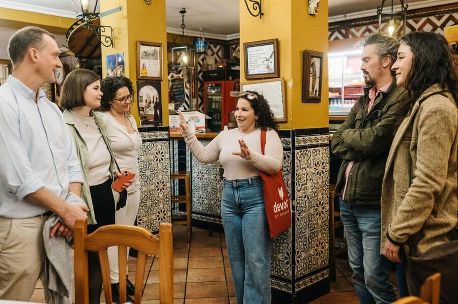 Seville: Private Tapas & History Tour in Triana Neighborhood - The bar-to-bar flow: how the tasting teaches you Seville