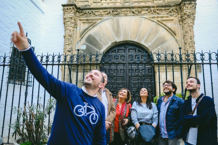 Seville: Small Group Jewish Quarter Tour with Tapas & Drinks - Calle del Agua (Calle Agua): the street name with meaning