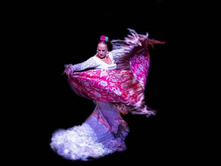 Seville: Tapas Dinner and Flamenco Show - Walking to the tablao: staying close enough to feel the connection