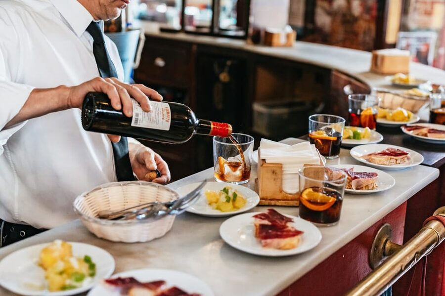 Seville: Tapas, Taverns and History Guided Walking Tour - Seville tapas, Jewish Quarter-to-Arenal route, and why this beats winging it