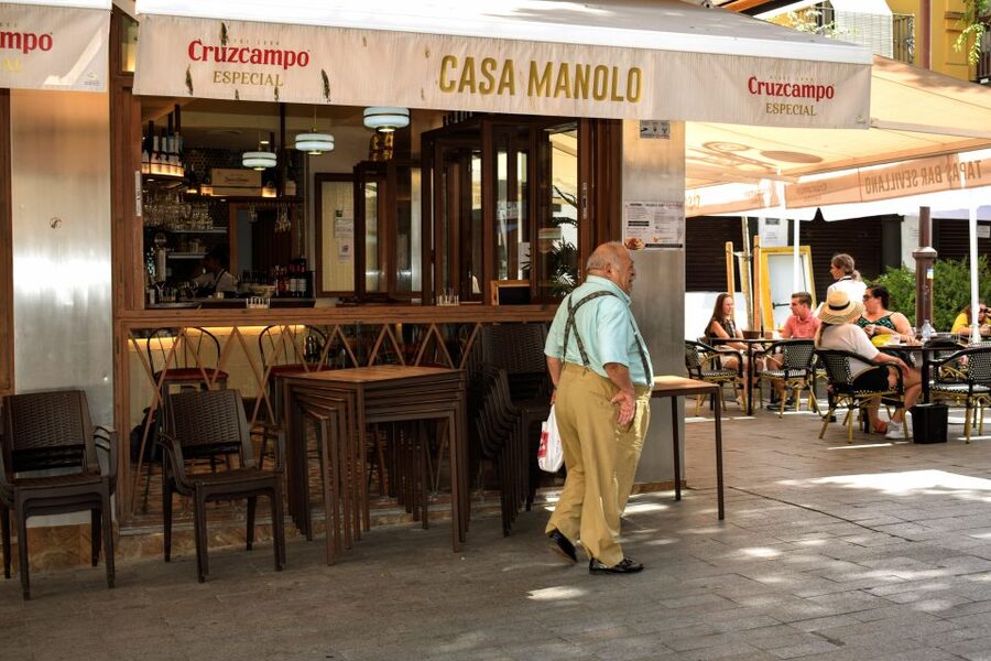 Seville: Tapas, Taverns, and History Walking Tour - Meeting at Plaza de la Encarnación: where your evening starts to feel real