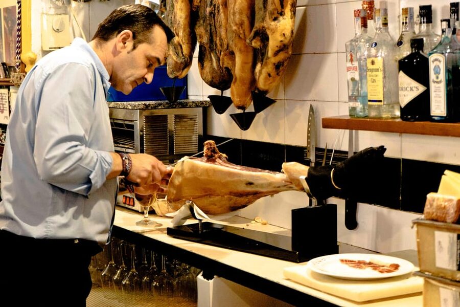 Seville: Wine and Gourmet Tapas Tour - What you’ll actually eat and drink (and how to not feel stuffed too fast)