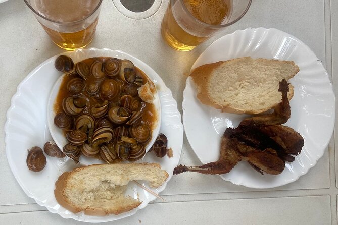 Sevillian tapas tasting on a bicycle (3 bars-3 tapas-3 drinks) - Bar stop format: how the tastings actually work