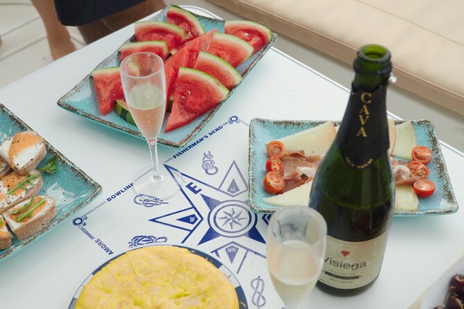 Shared Luxury Yacht Cruise with Champagne and Tapas - What you might see out on the water