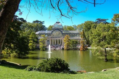Skip-the-line Madrid Royal Palace with tapas tasting & Retiro Park - Plaza de Isabel II: a short breather before the palace surge