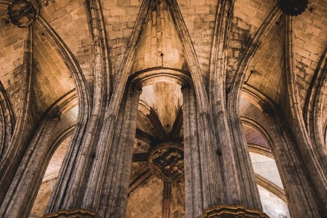 Small Group Barcelona Walking Tour, Flamenco Show & Tapas Dinner - Stop 1: The Gothic Quarter walk with Roman walls and Santa Maria del Mar