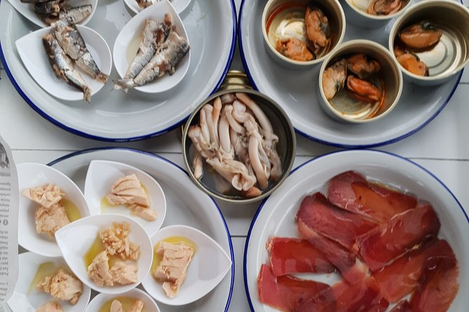 Sunset Boattrip + Tapa + Cava - Wildlife Chances: Dolphins and More in Summer