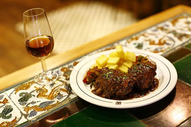Tapas Food Tour in Jerez de la Frontera - Plaza del Arenal: where you get oriented and find the group fast