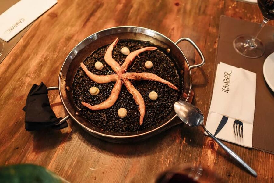 Tapas Food Tour with Dinner in Barcelona - The First Hour: Barcelona Streets and Catalan Flavor Context