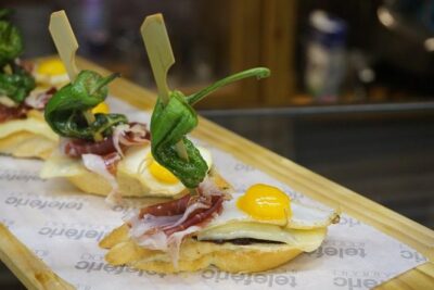 Tapas like a local Private Tour in Barcelona - What’s actually included: pinxos, a main, and Catalan dessert