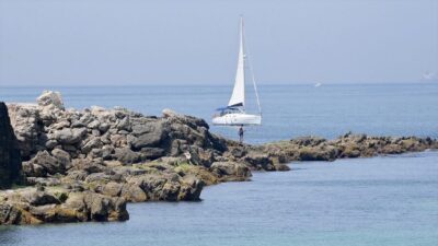 Tarifa: Sailboat Tour, Snorkelling, Tapas & Drinks - Sailing between seas: the route around Isla de las Palomas
