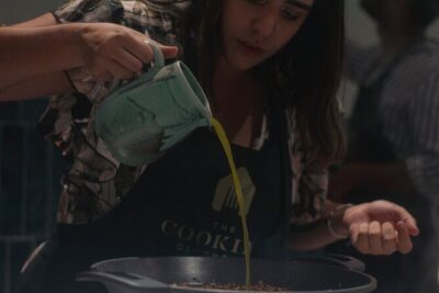 Taste of Spain: Tapas Cooking Class with Bottomless Wine Pairing - The Evening Flow: From Welcome Cava to Your Cooking Stations