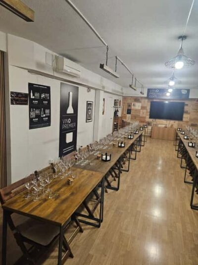 Tasting 3 glasses of wine + 3 tapas - The flow of the tasting: 3 wine pours plus 3 tapas