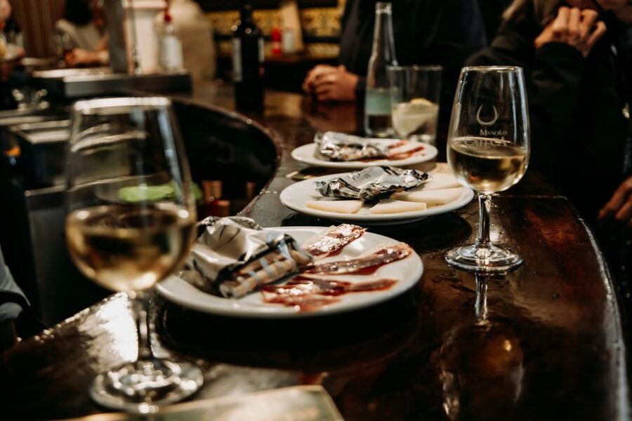 Triana: Authentic Flamenco & Tapas Tour - Key moments that make this tour worth your evening