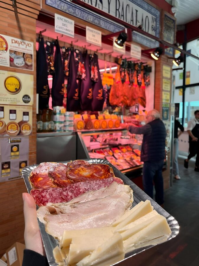 Triana Market Tapas Tour - The 2-hour flow: how you move from stalls to tapas