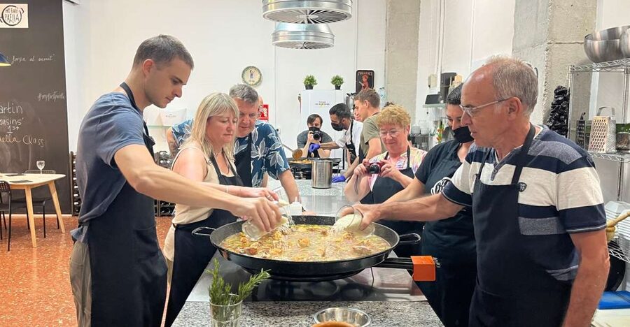 Valencia: Evening Guided Paella Workshop, Tapas, and Drinks - Why this 3-hour evening paella class makes sense in Valencia
