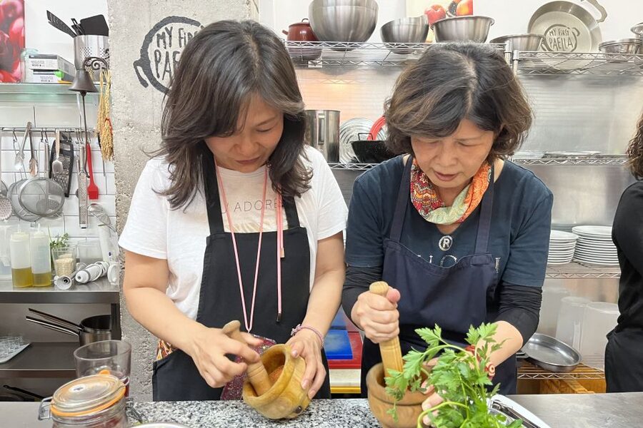 Valencia: Evening Guided Paella Workshop, Tapas, and Drinks - Price and value: what $77 buys you in real-world terms