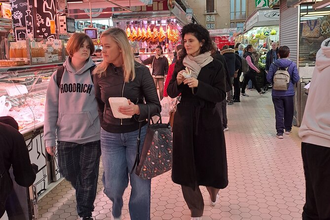 Valencia Food Tour: Tapas, Drinks and Delights with a Local - Plaça de la Reina: horchata, fartons, and Cathedral views