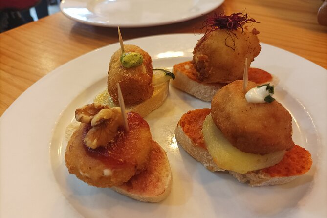 Valencia Food Tour: Tapas, Drinks and Delights with a Local - Getting started at Plaça del Comte de Bunyol