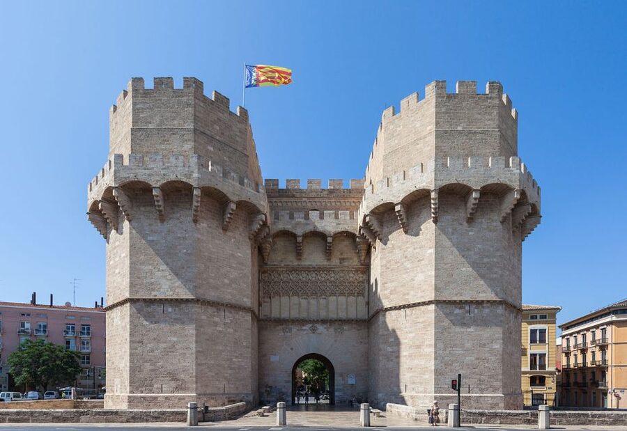 Valencia: Guided City Walking Tour with Tapas Tastings - Start at Plaça de la Verge: a clear meeting point