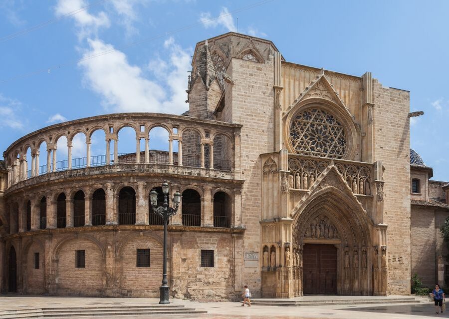 Valencia: Guided City Walking Tour with Tapas Tastings - The historic sights you’ll see: bullring, Valencia Cathedral, and the old walls
