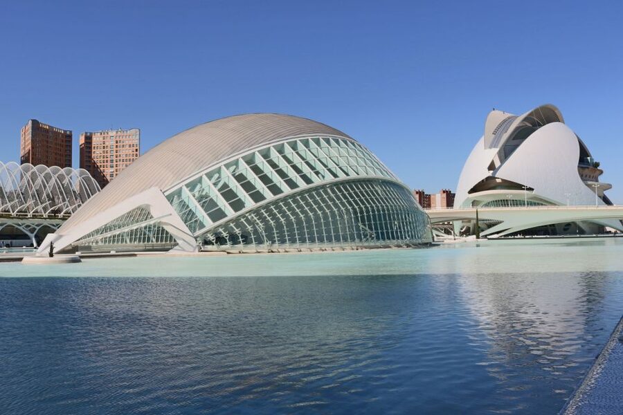 Valencia: Guided City Walking Tour with Tapas Tastings - Private group + English or Spanish: a good fit for comfort and attention