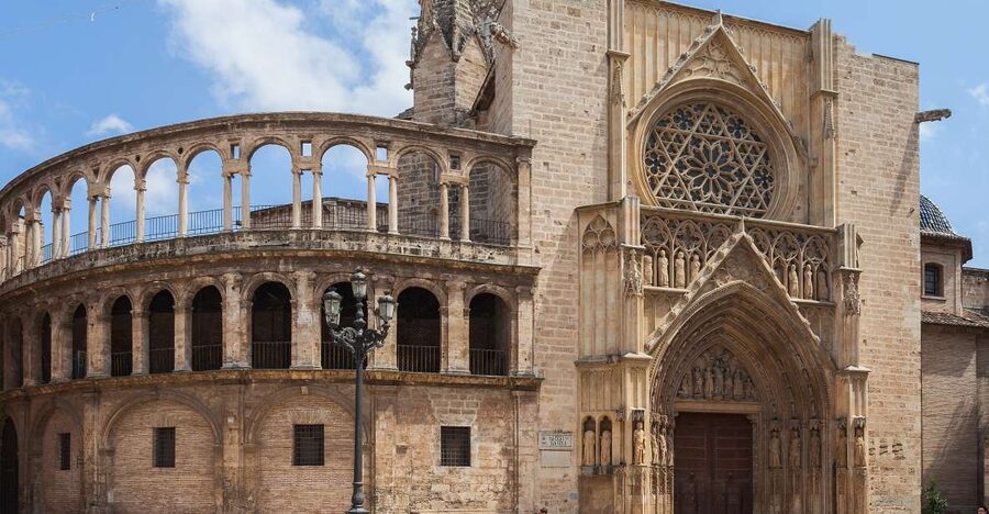 Valencia: Guided City Walking Tour with Tapas Tastings - Two hours in Valencia: short, focused, and on your feet