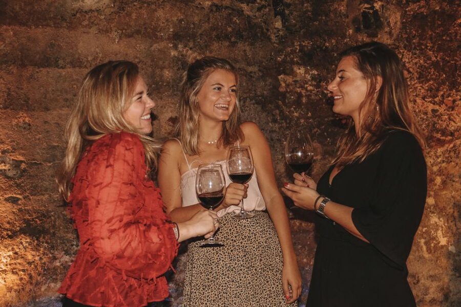 Valencia: Old Town Tour, Wine & Tapas in an 11th c. Monument - Who this tour fits best