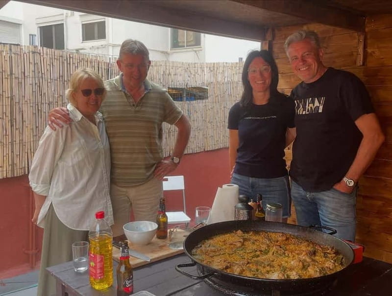 Valencia: Paella Cooking Class with Tapas and Drinks - Practical tips: what to bring and what to watch for