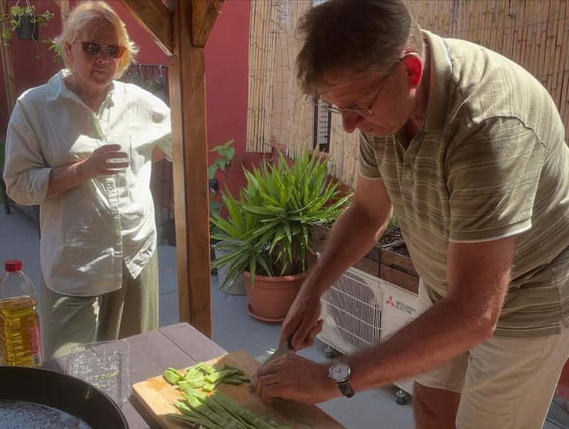 Valencia: Paella Cooking Class with Tapas and Drinks - Who should book this paella class in Valencia?