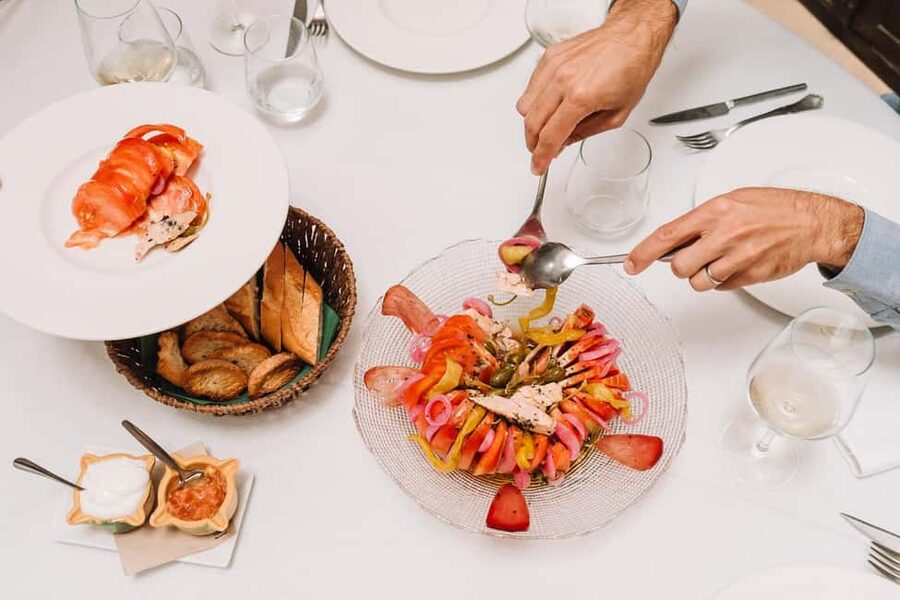 Valencia: Tapas and Drinks Evening Tour - Four Stops of Valencian Tapas: Esgarraet, Cocas, Croquettes, and More