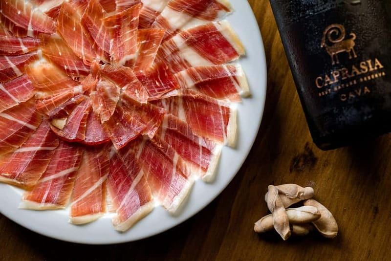Valencia: Tapas and Sightseeing guided tour - Tasca de Angel: sardines, locals’ energy, and real bar culture