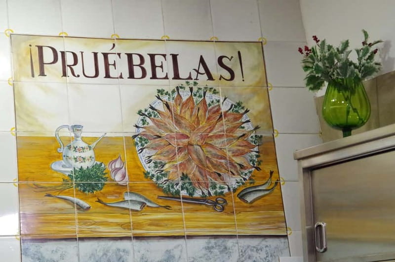 Valencia: Tapas and Sightseeing guided tour - Agua de Valencia: the local drink break that keeps the pace fun