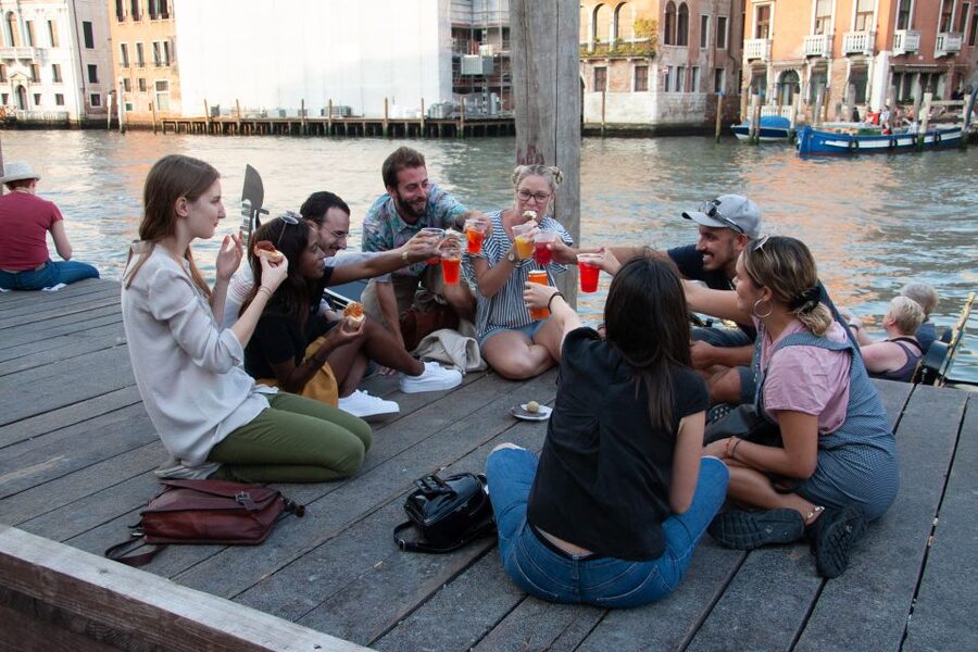 Venice: Local Secrets of Venice Tapas & Wine Walking Tour - The guide factor: why people get repeat happy about this tour