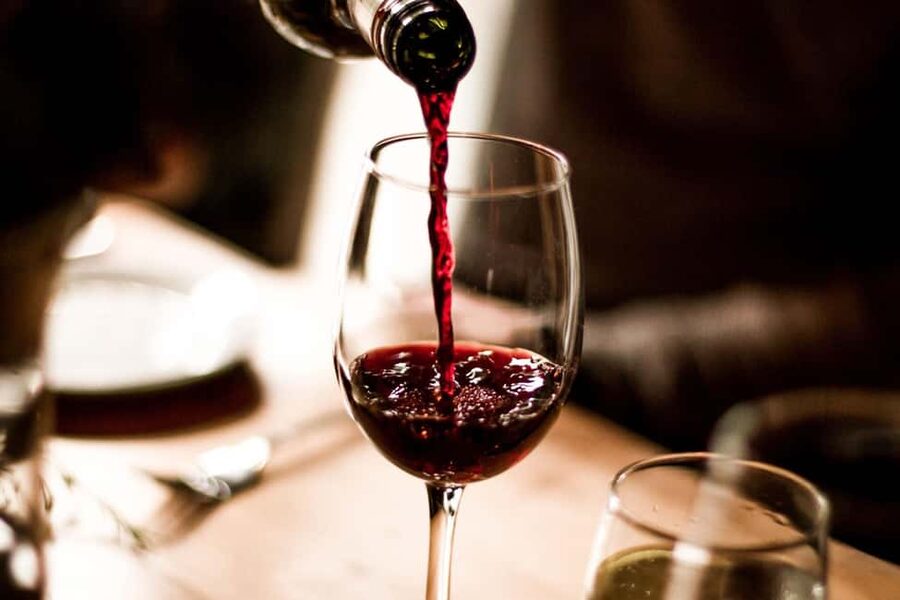WINE TASTING & TAPAS IN THE HEART OF FARO - The wine expert’s one-hour Portugal lesson: what to look for in each pour
