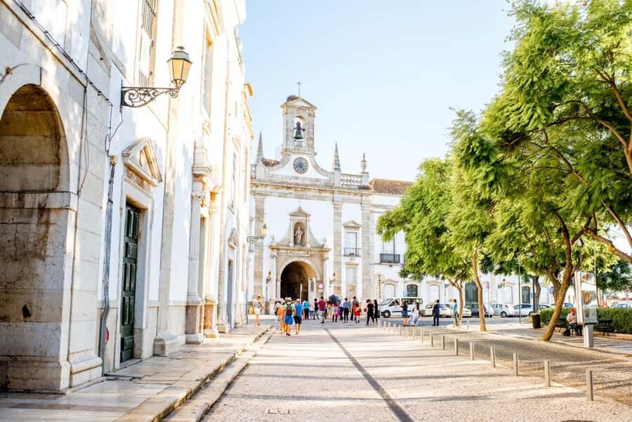 WINE TASTING & TAPAS IN THE HEART OF FARO - Four tasting stops and 8+ Portuguese tapas: eating your way through Faro